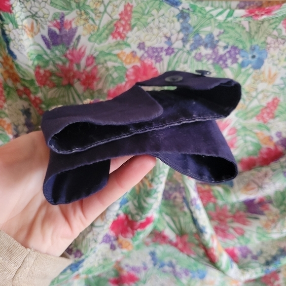 Equipment Femme 100% Silk Sheer Long Sleeve Blouse Floral Contrast Cuff Medium M - Picture 6 of 10